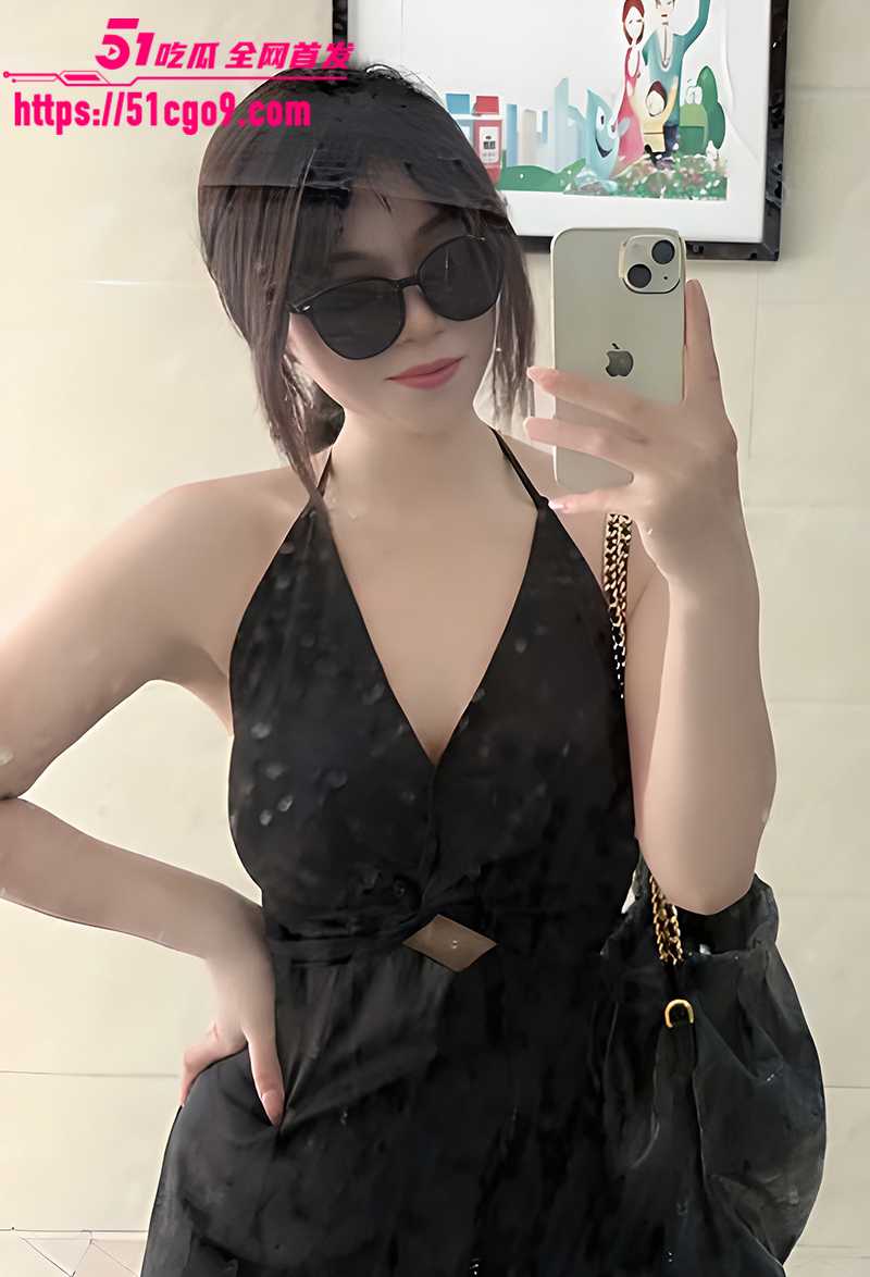 爆乳少妇 猪猪 露脸约炮 美乳笔挺撩人舔屏 主动骑乘大奶猛甩 馒头蜜穴诱人鸡动