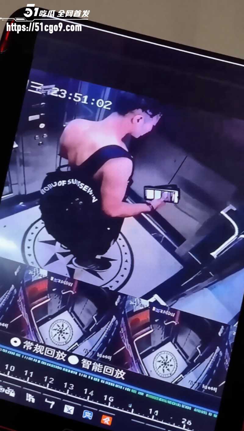 流氓教练偷摸女会员 电梯内惨遭其家属暴揍 拳拳到肉让人拍手称快！