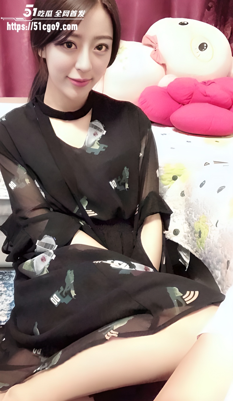 情侣自拍视频泄漏 高颜值女友全程露脸 口交乳交全安排 无套做爱外射满腹！
