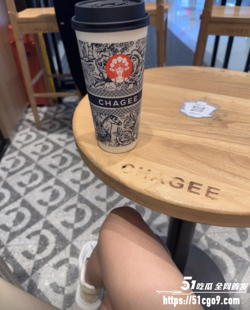 抖音热梗秋天第一杯奶茶06