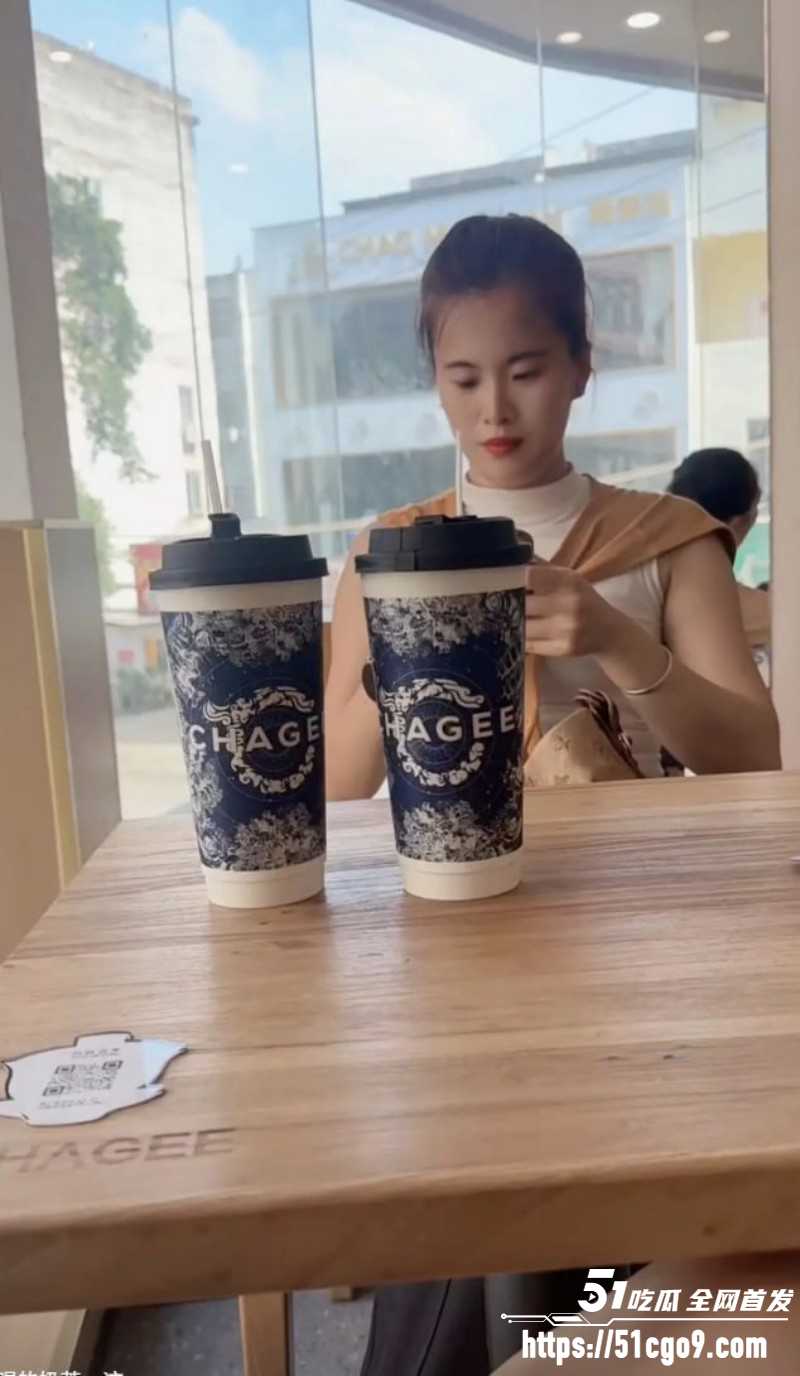 抖音热梗秋天第一杯奶茶08