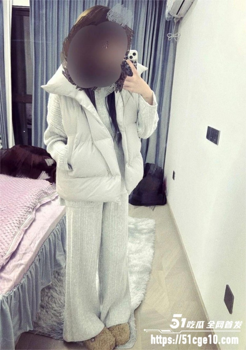 海角原创大神 我的离婚姐姐 酒店成功拿下姐姐黑丝闺蜜 中途换上白袜带来极致快感