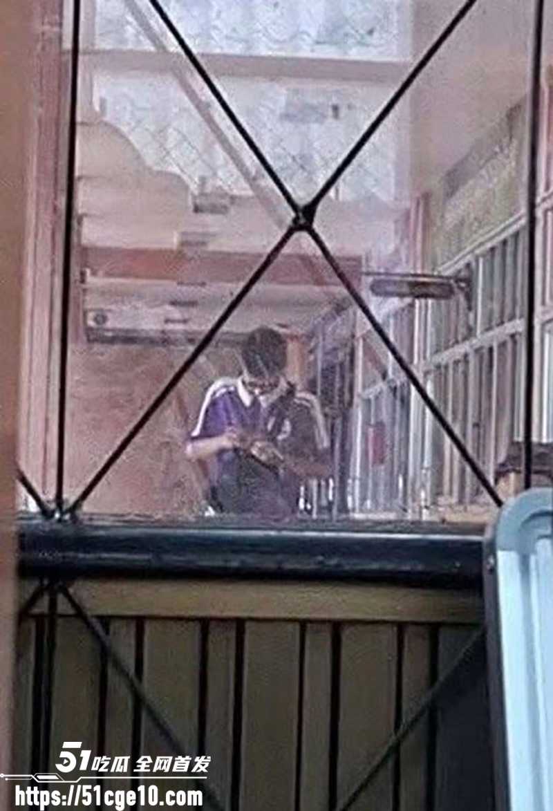 泰国暖武里府校园枪击案 2 拷贝