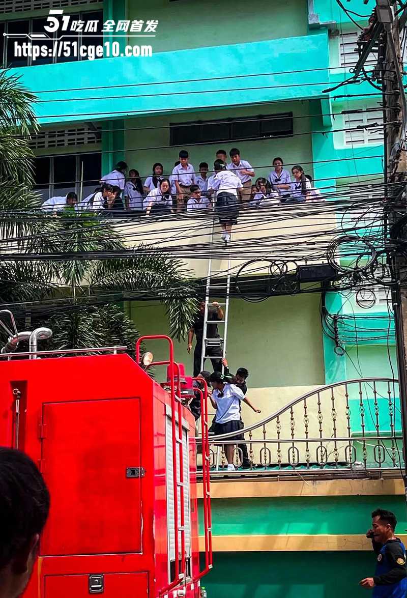 泰国突发校园枪击惨案 学生弑祖父母入校屠杀 开26枪8人遗憾毙命