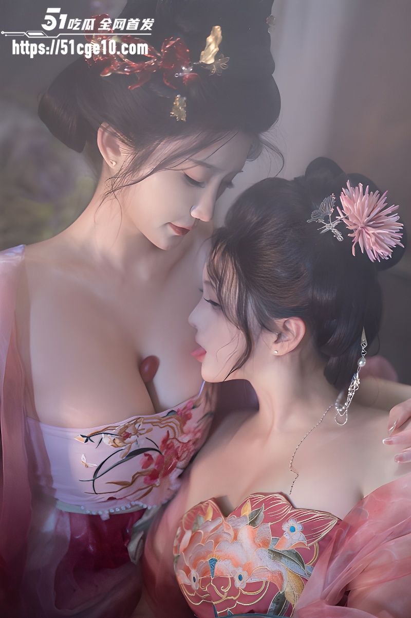福利姬 星澜 与 Natsuko夏夏子 大尺度双人写真 古风妆造巨乳摇晃 互相抚摸香艳无比