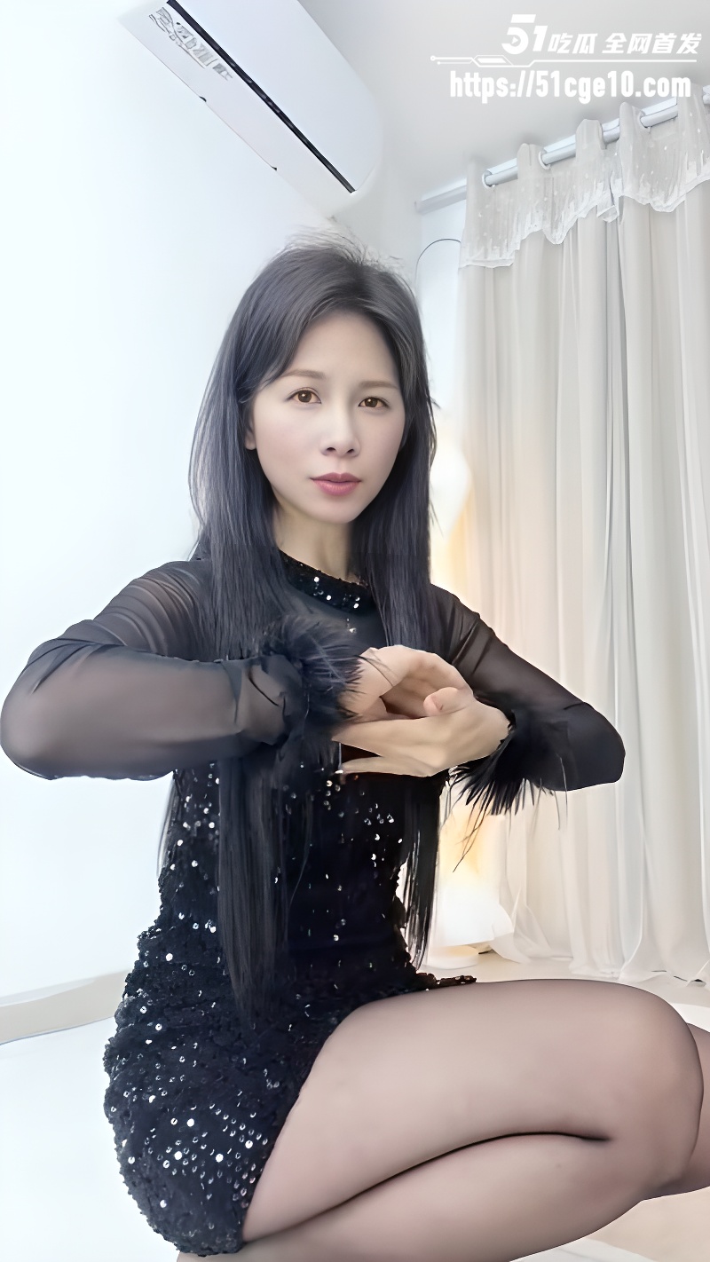 快手熟女网红 李羊羊 私密视频 扭腰顶胯狂秀钢管舞一对一裸聊 脸穴同框自慰韵味十足