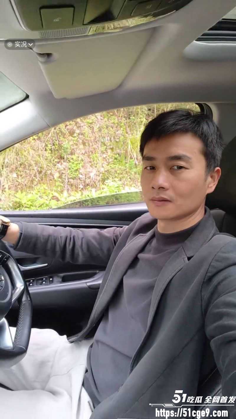 抖音大叔闻鸡起舞直播露屌 3