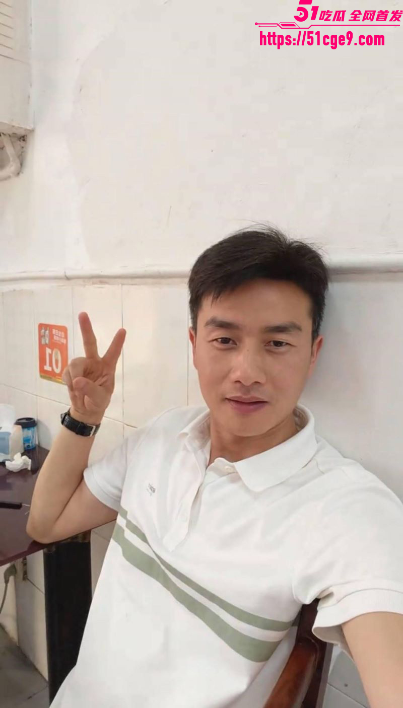 抖音大叔闻鸡起舞直播露屌 4