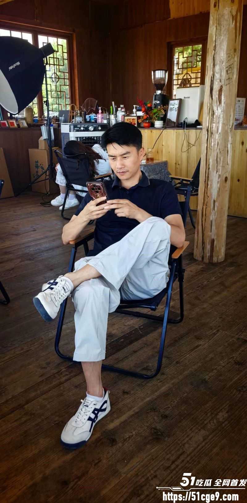 抖音大叔闻鸡起舞直播露屌 5
