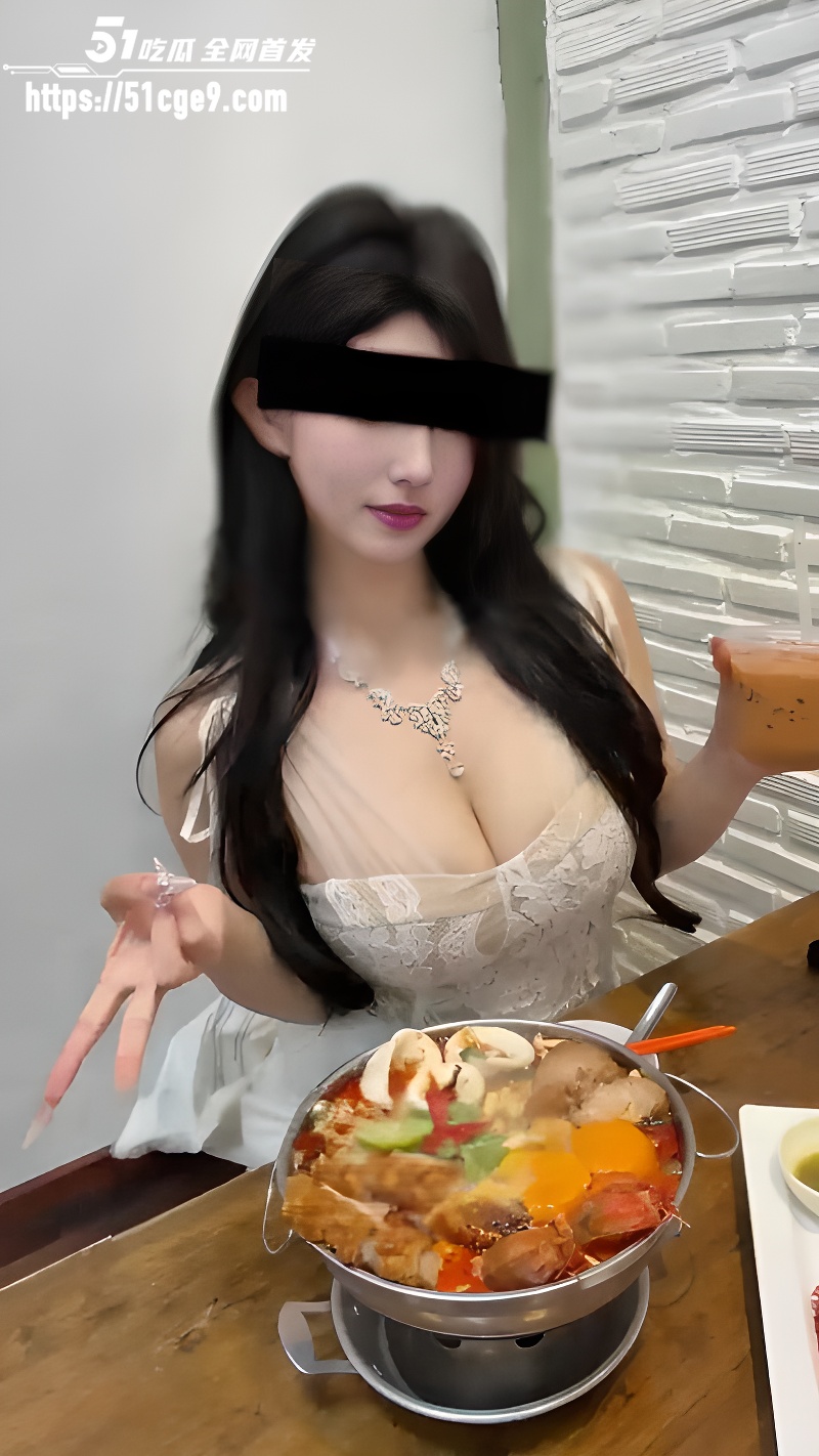 甜系女友 九九橙 福利佳作 肥臀女友白丝情趣挑逗 爆操蹂躏巨乳晃动不停
