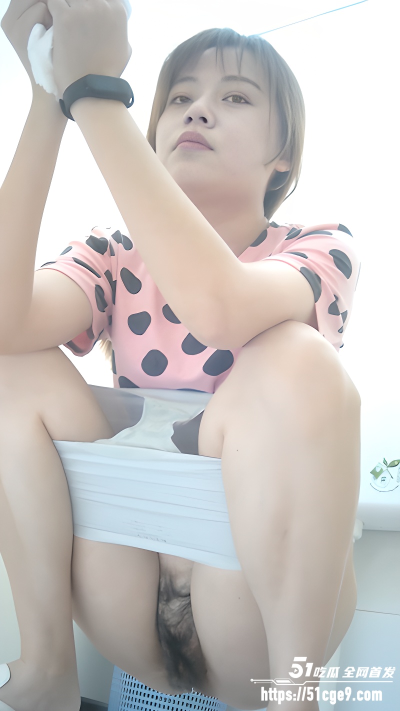 办公楼女厕偷拍 6