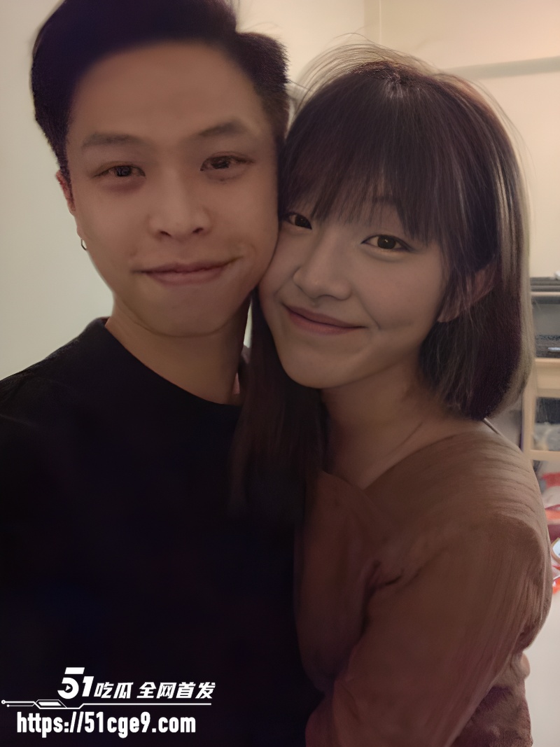 超淫情侣 遭损友泄露 露脸深喉口交大屌 主动骑乘翘臀狂扭 骚爆了！