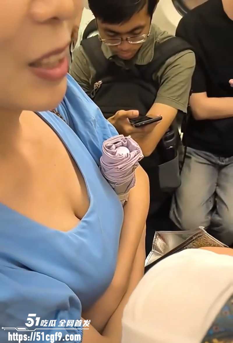 地铁高抄抓拍抄胸 3 拷贝