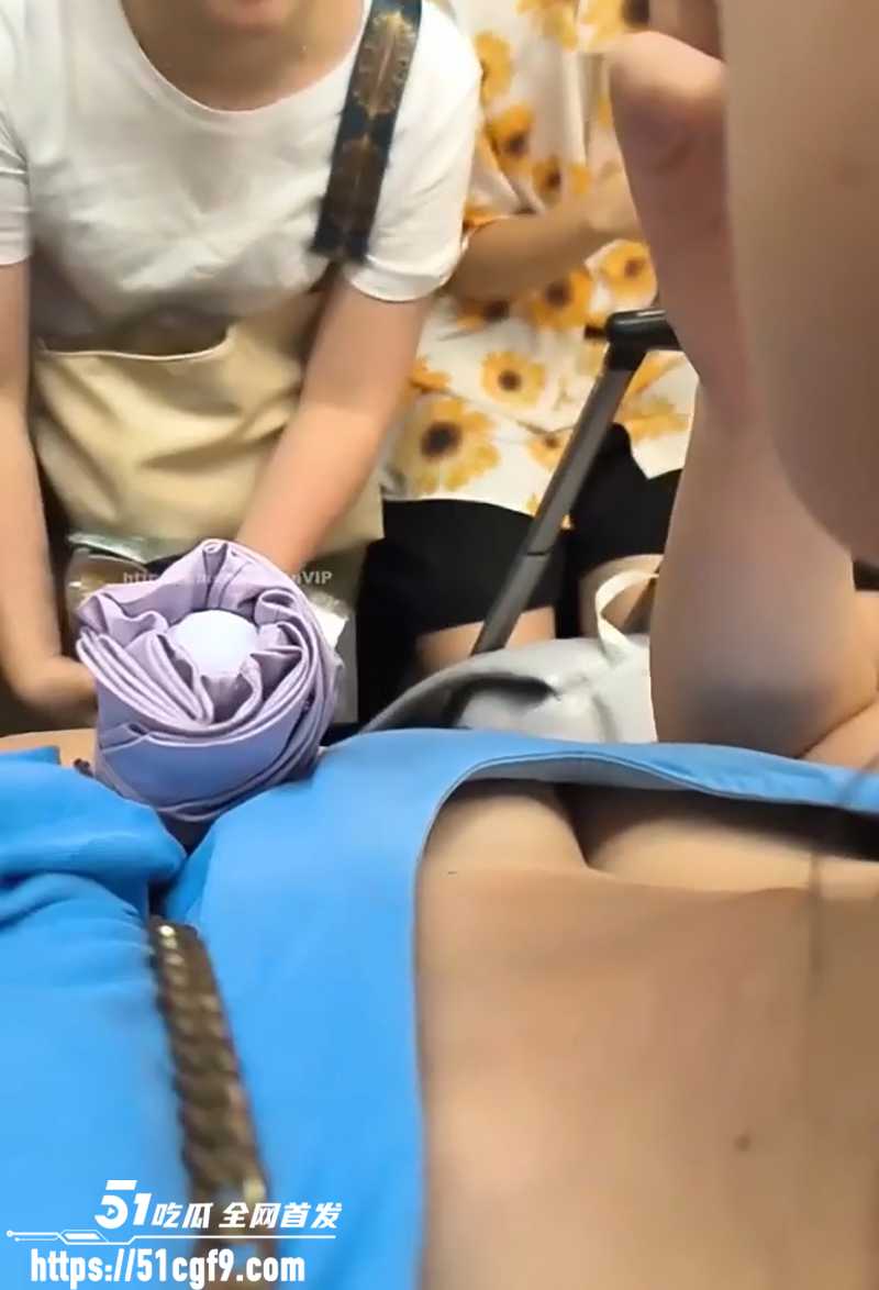 地铁高抄抓拍抄胸 4 拷贝
