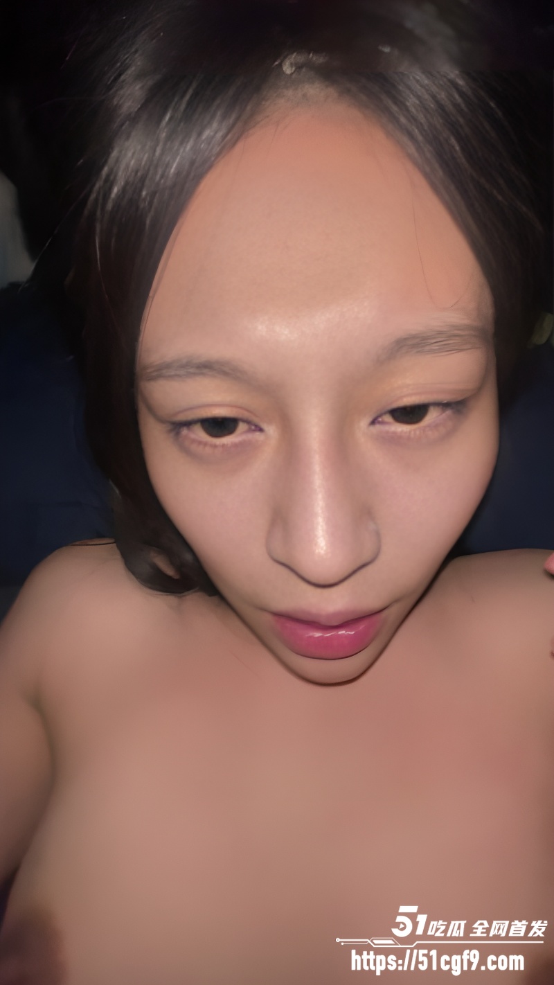 短发舌环妹 性爱视频 4