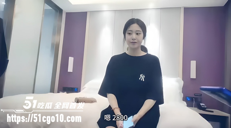 赵总寻花 约操反差外围女 紧握肉棒吞吐口交 后入打桩狠操紧致嫩穴！