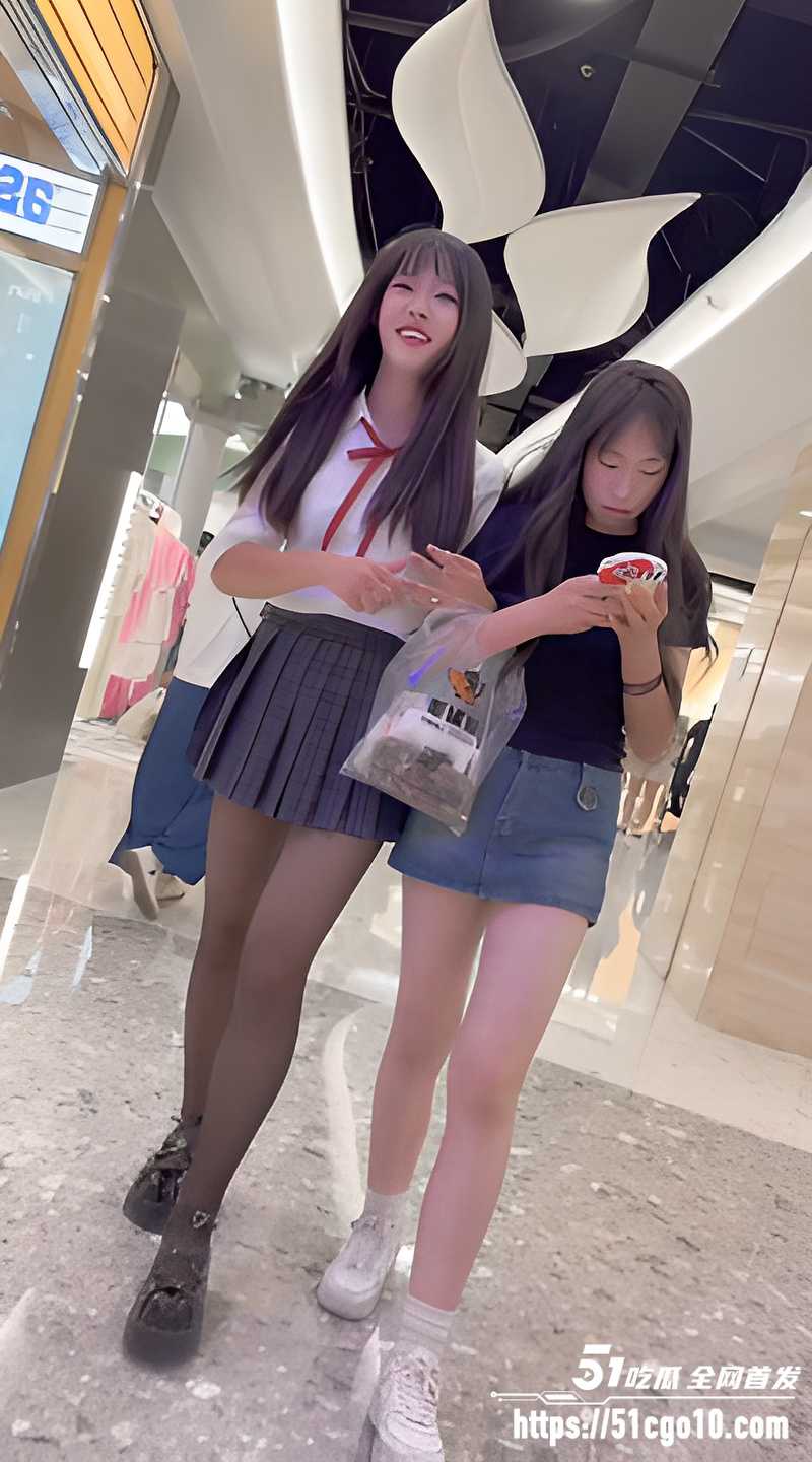 顶点大师 街拍抄底多位美女 熟女辣妹裙底一览无余 近距离特写骚内肥臀美景