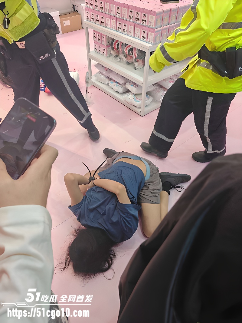 上海闪店捅人事件 2