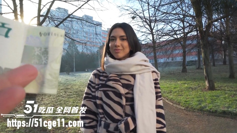 捷克街头搭讪 邀请法国辣妹拍写真 被钱一砸秒就范 直接无套开干还玩起口爆！