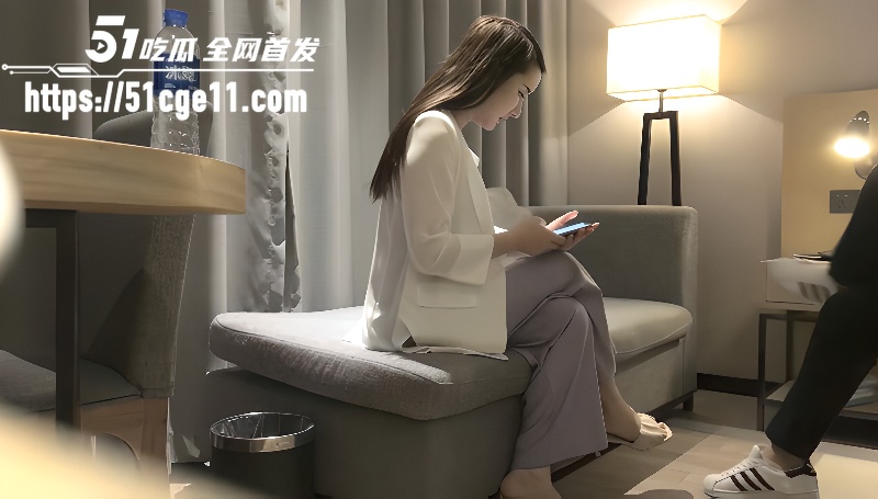 精品探花偷拍 长腿御姐自降身价 只求大屌插满骚穴 淫荡表现风骚入骨！