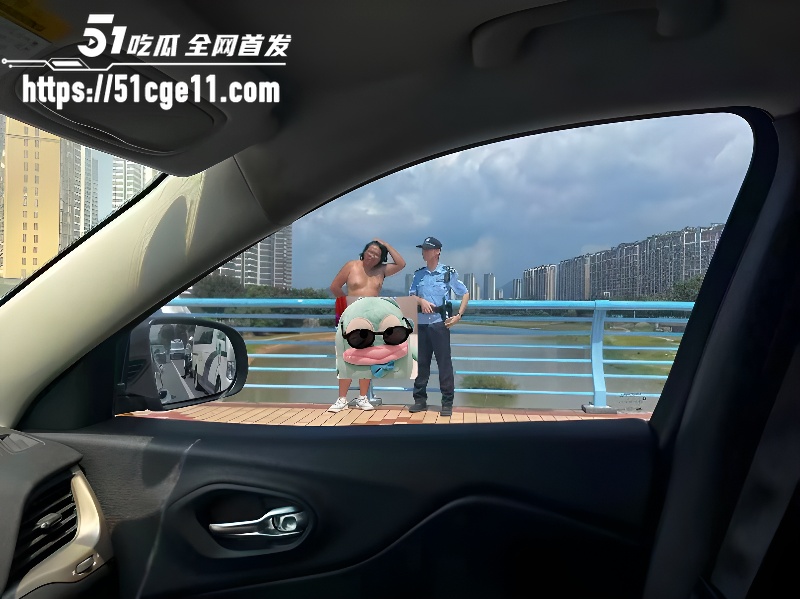 厦门街头 老哥全裸骑摩托 4