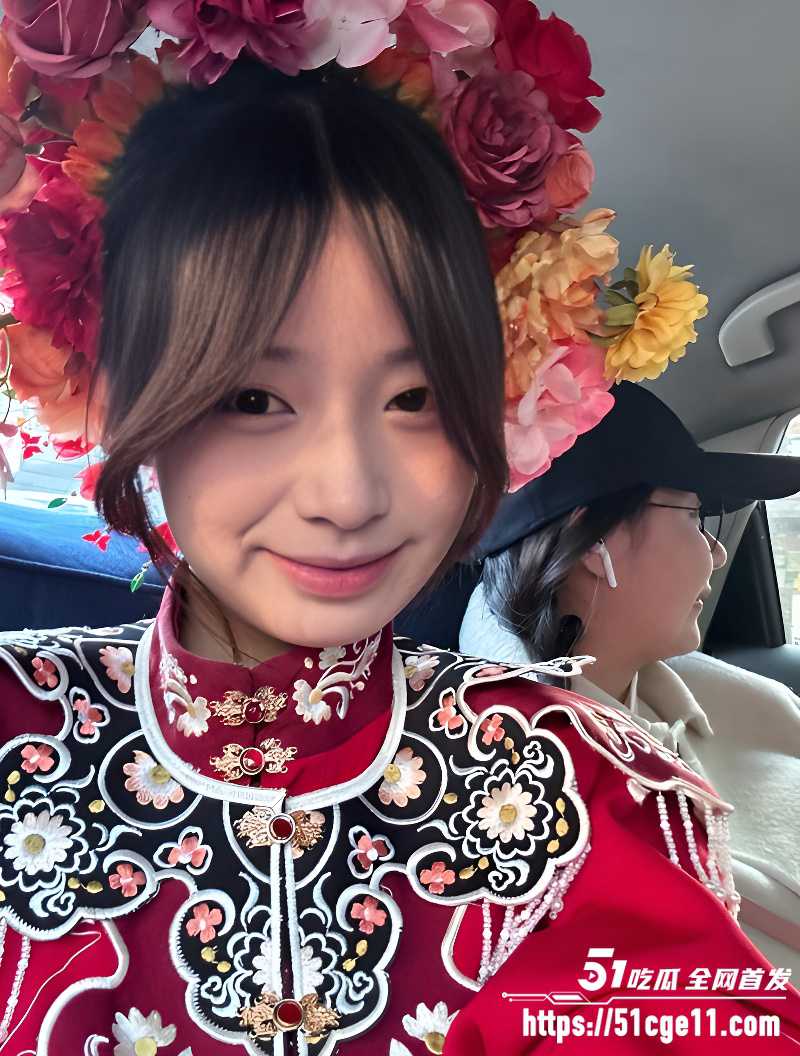 奶茶店兼职小妹 超爱约炮玩3p 享受前后被同时填满的感觉 妥妥的性瘾母狗一枚！