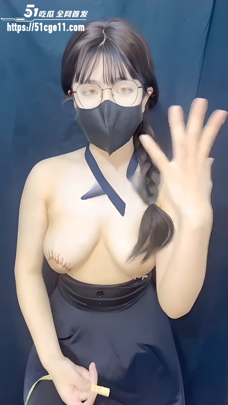 福利姬 柒柒77kimoj 性爱教学 主动骑乘假屌测评 奶头打满乳钉 自我调教太带感