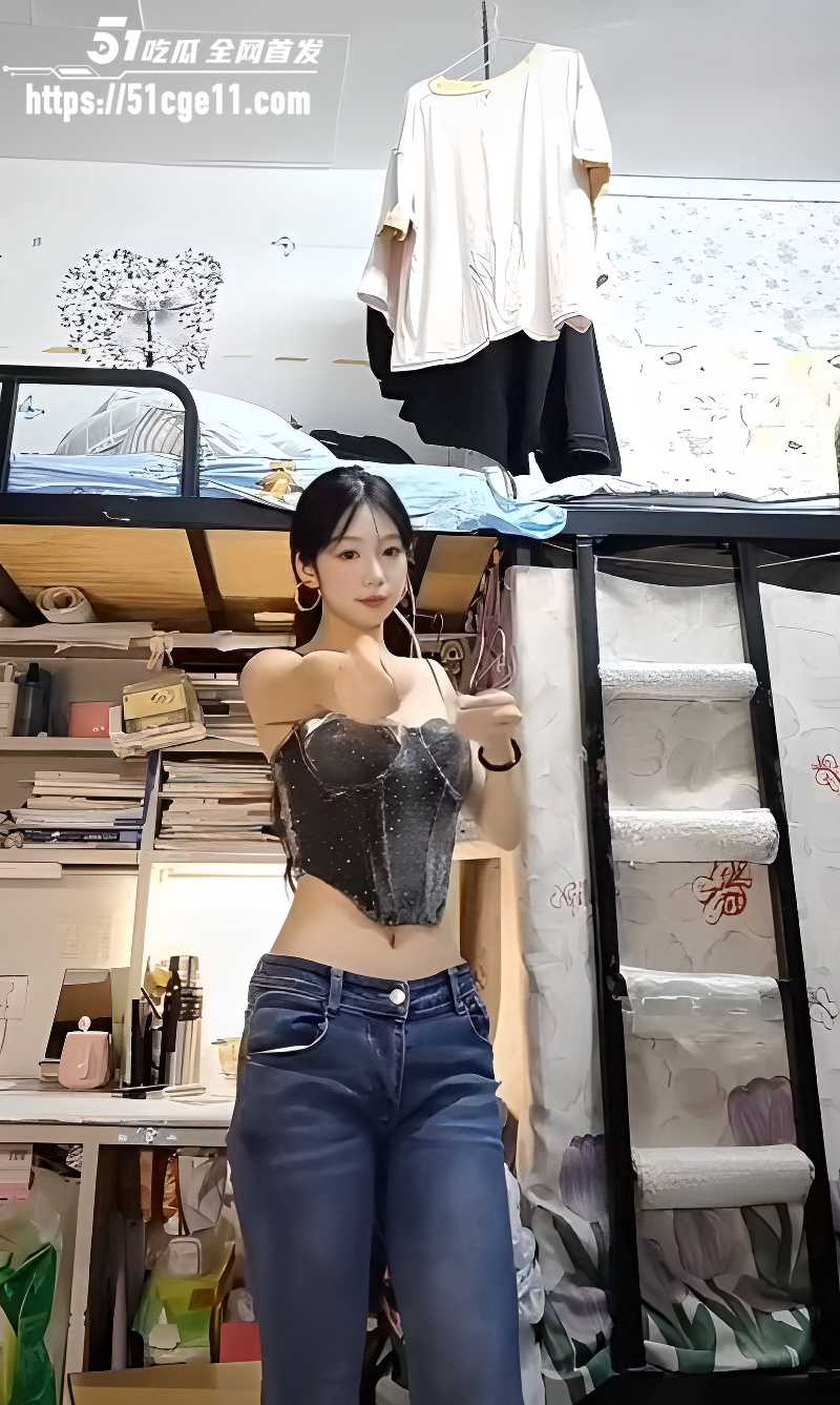 舞蹈系清纯学妹宿舍全裸起舞 3