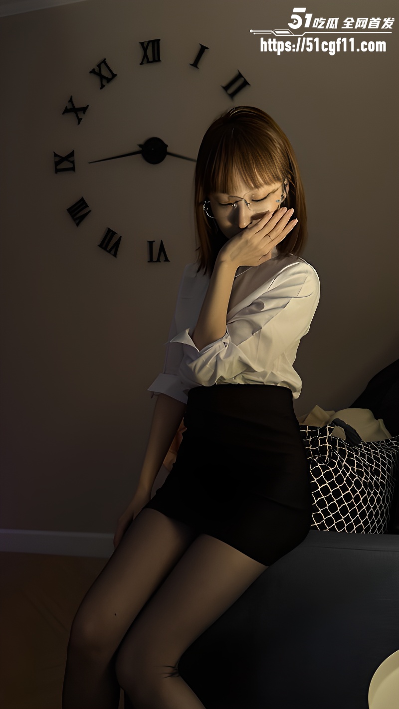 瓜友投稿曝光 约炮广东汕头骚女 郑某某 穿着OL制服被无套内射 爸爸喊得停不下来！
