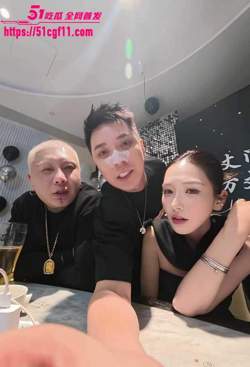 千万粉网红方丈直播自曝婚内多次出轨1 7
