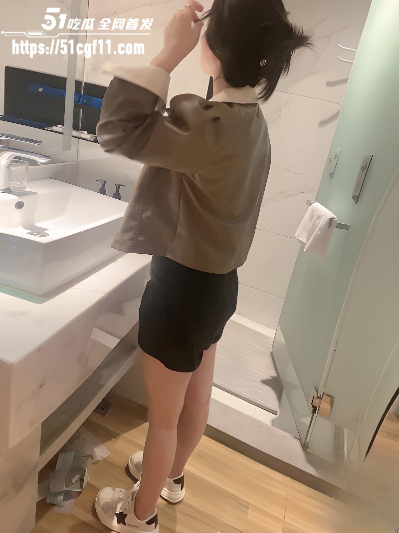 海角大神我的长腿嫂子丝袜控 吃喜酒前爆操嫂子 哥哥等我们带外卖全程骚话刺激