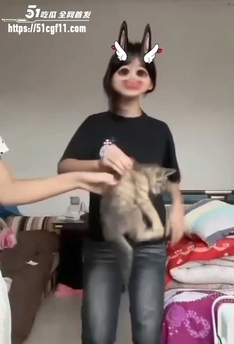 快手两个女生虐猫 5 拷贝
