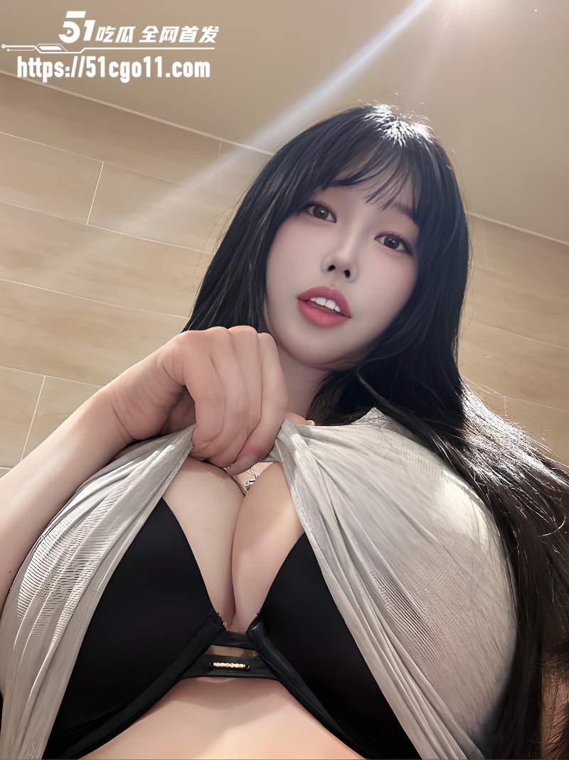 高颜值网红私密视频合集 圆润美乳笔挺诱人 镜前自慰道具插逼 骚浪淫态尽显！