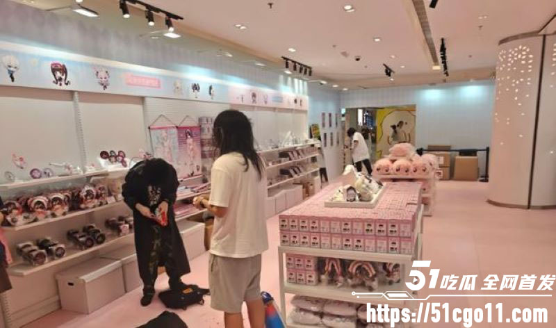 上海南京路超天酱快闪店上演真人血案 2