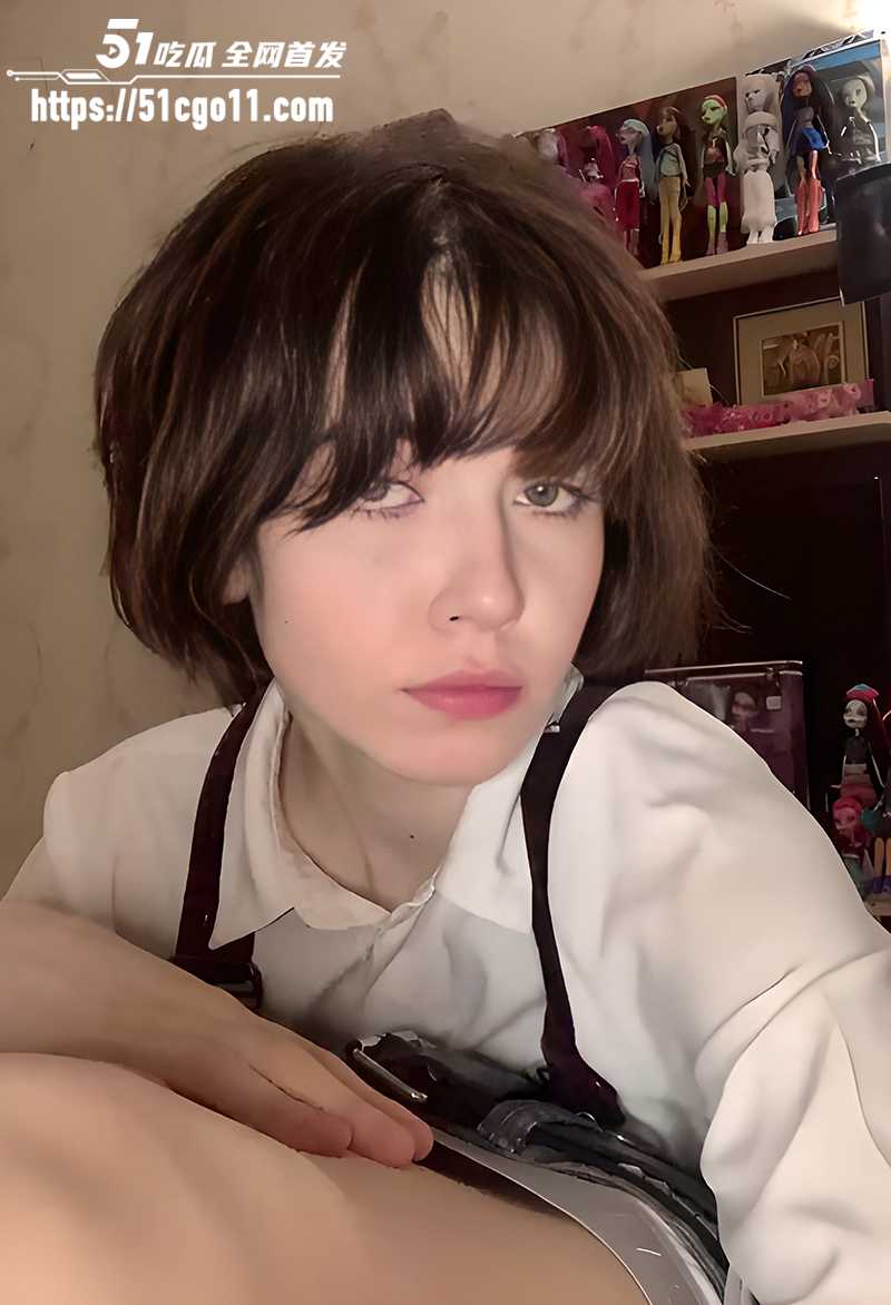 俄罗斯福利姬 yoursmalldoll 付费私拍 白虎骚穴迎接假屌狠插 主动口交骑乘骚态尽显