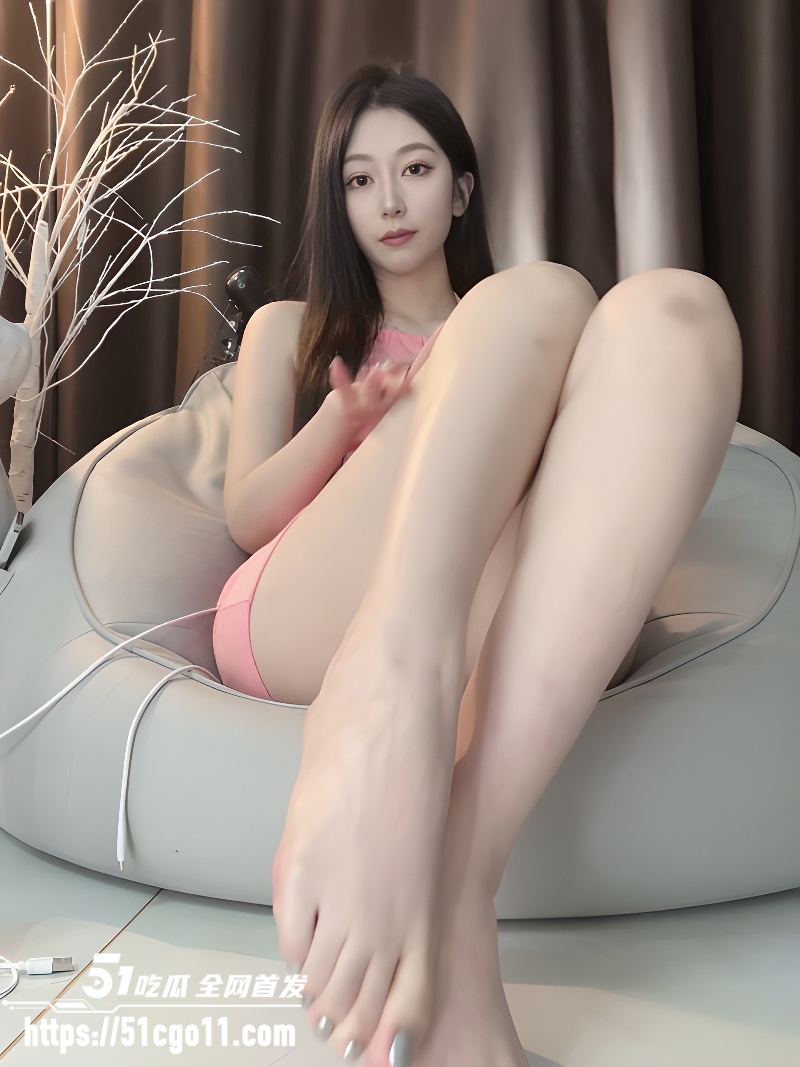 性感女神 来乐 福利私拍 修长美腿交叠诱惑 嫩脚夹棒上下套弄 欲火燃烧！