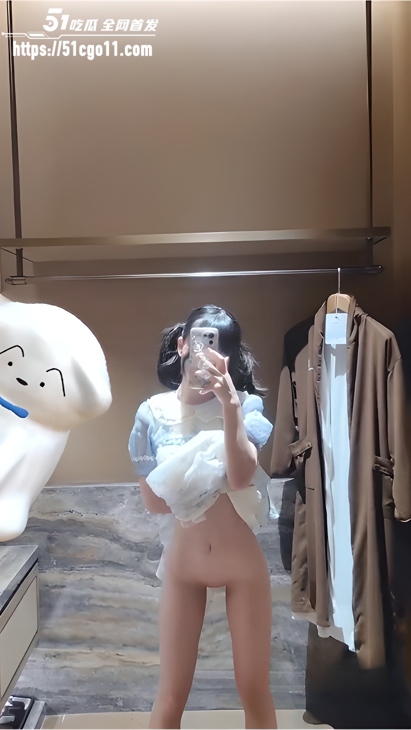 推特巨乳福利姬 肉肉在干嘛 身着学生装自慰 超粉嫩小鲍鱼主动骑乘假屌 反差到爆
