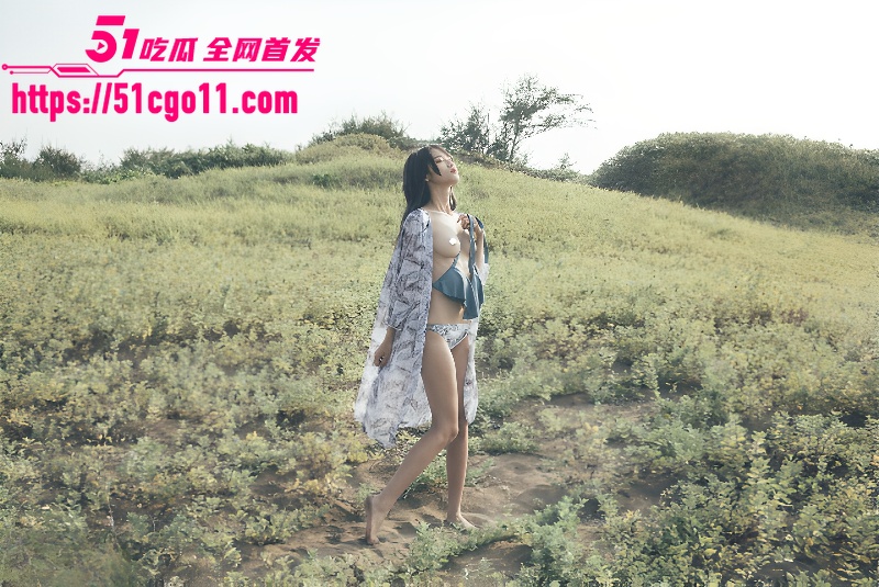 顶流嫩模 芳语 户外私拍 妙龄身材绝美巨乳 夏日比基尼海岸湿身发骚！