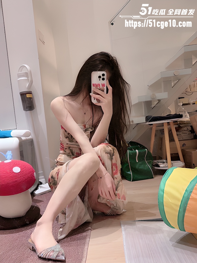 性感御姐定制福利 妖娆身姿镜头前完美展现 道具插穴纤手揉奶画面太顶！
