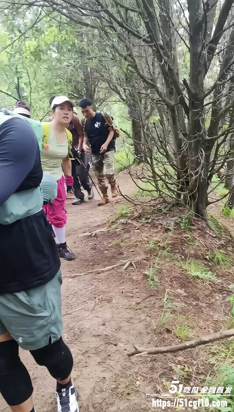 西安子午峪尖山 旅游团偶遇上吊男子遗骸 惊呆现场众人！