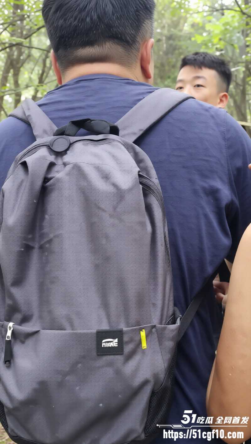 西安子午峪尖山男子上吊自杀02