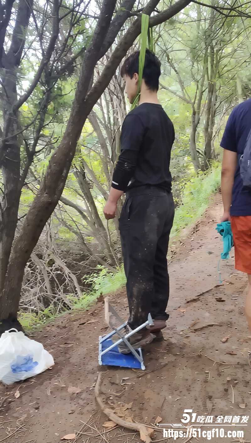 西安子午峪尖山男子上吊自杀05
