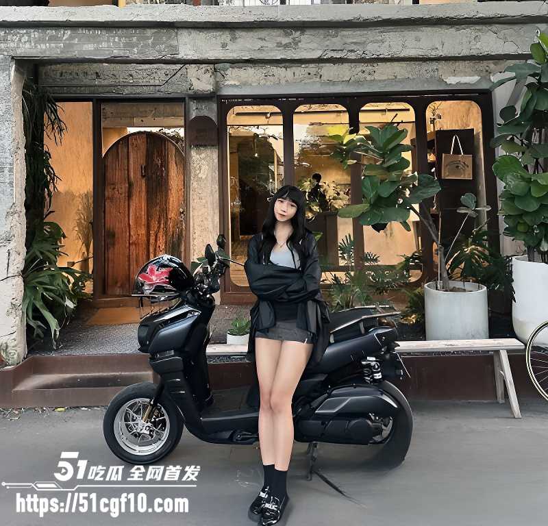 大长腿机车博主私密视频外流 露脸直视镜头深喉吞吐 口活不输AV女优！