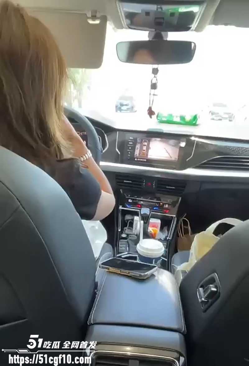 约炮大神 无敌kk哥 调教端庄人妻 深喉口交技艺高超 多姿势打桩爆操干到腿软！
