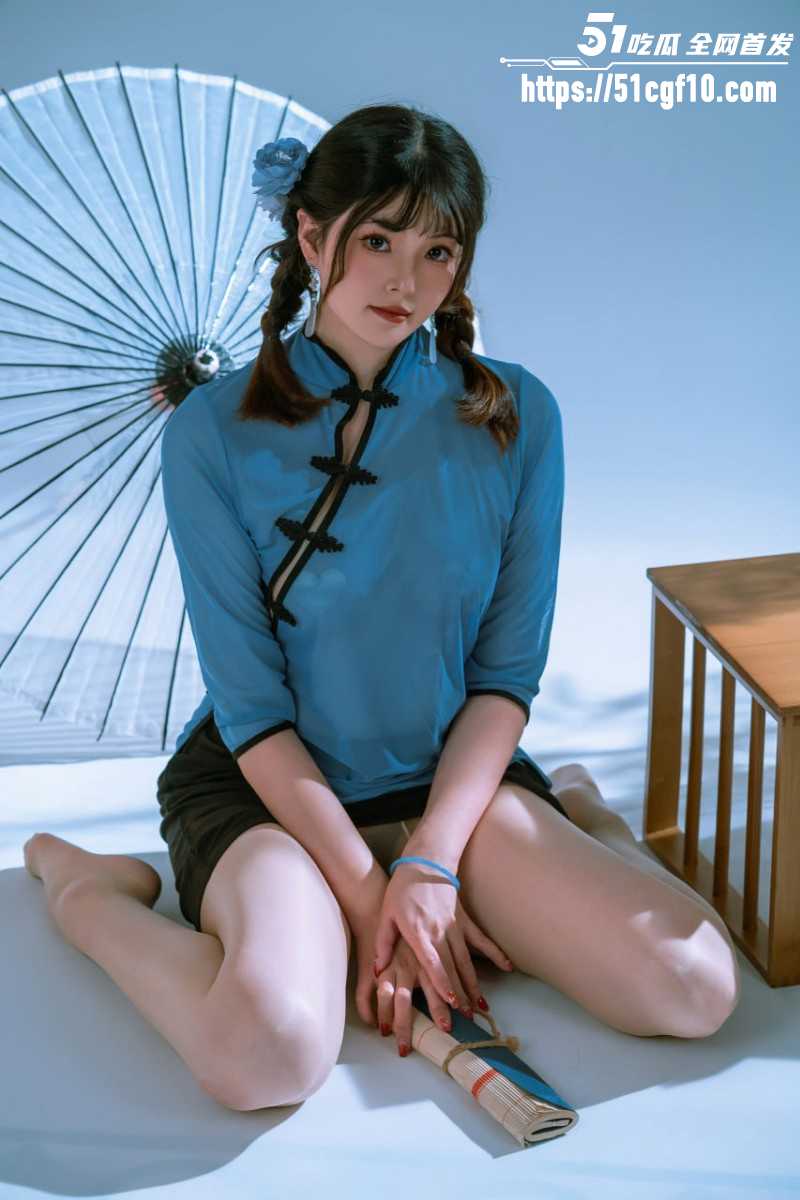 秀人网清纯尤物 Natsuko夏夏子 古风写真 乳贴丁字裤紧附娇躯 胯下秘境若隐若现！