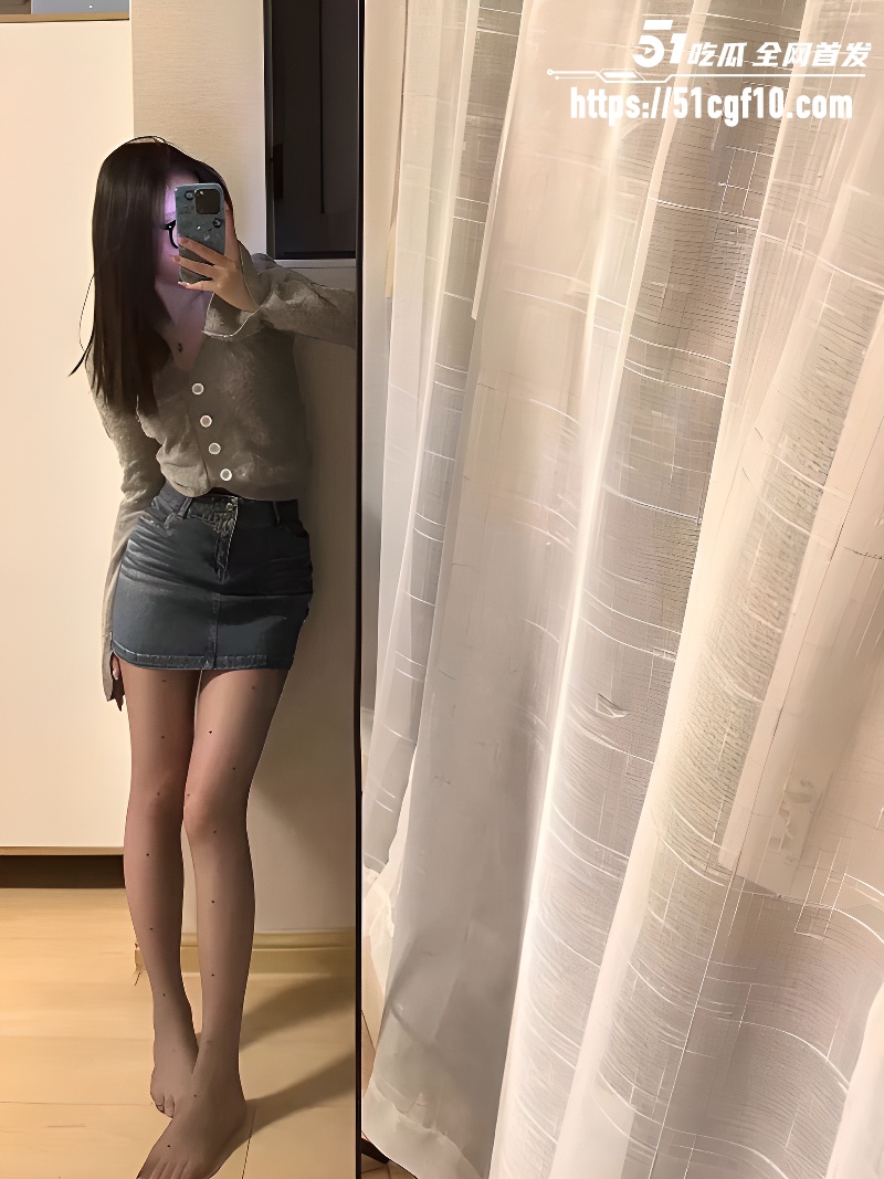 51嗨聊主播 小湿妹 穿性感肉丝掰肛自慰 水晶棒猛捣宫腔 呻吟销魂诱人！