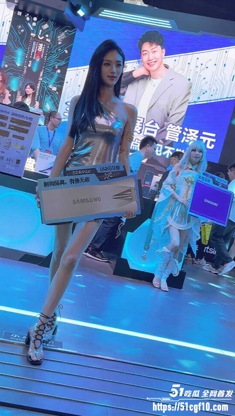 KFC抄底偷拍车模御姐学生妹02