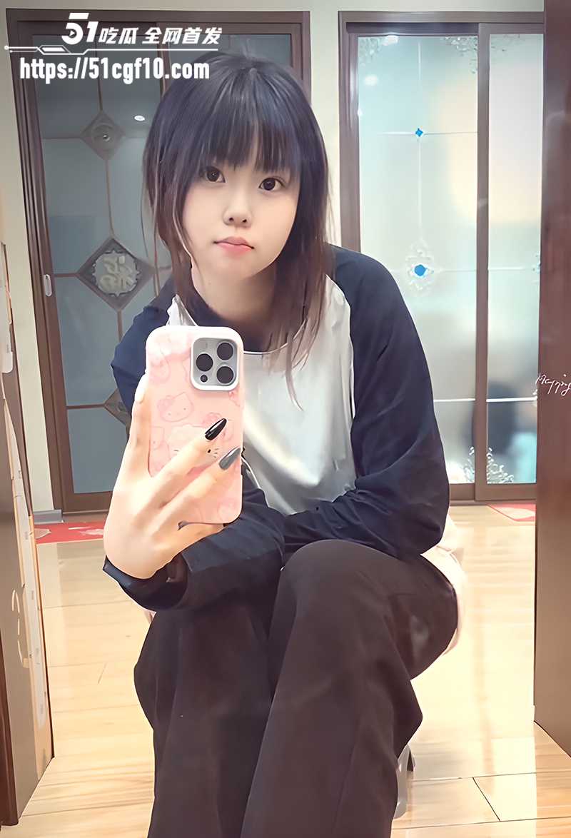 清纯抖音网红小羊s露脸脱衣定制视频2拷贝
