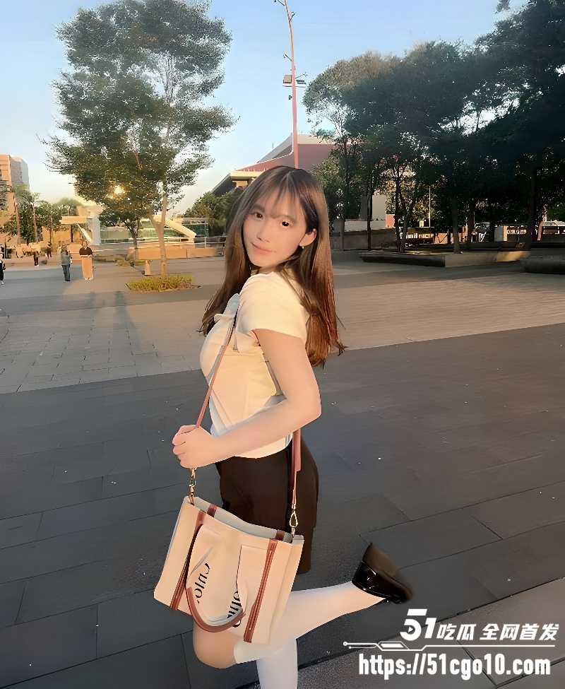 台湾童颜嫩妹 私密视频 巨乳白嫩骚穴肥美 被男友暴力后入狠肏尝尽滋味！