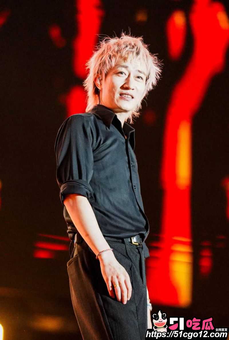 回春丹主唱刘西蒙婚内睡粉实锤 3